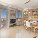 4. Sea View Luxury Suite For 4 In Rhodes Centre!
